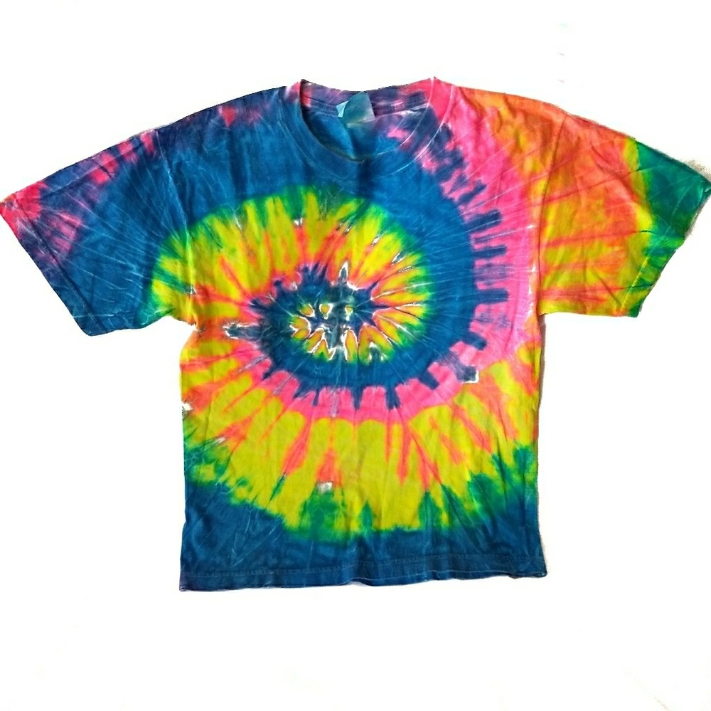 Neon tie-dye T-shirt!! Festive hippie vibe!  ☮️🌼